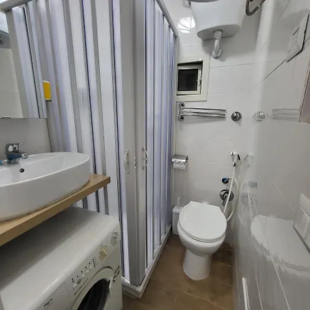 Santa Chiara Attic , 4 Floor No Elevator Daire *