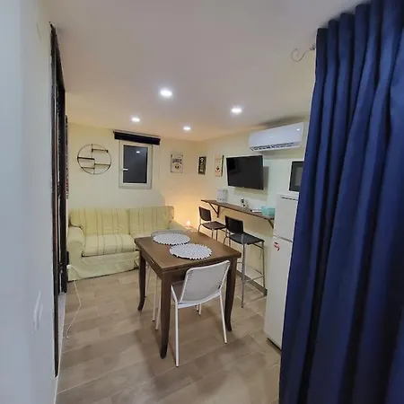 Santa Chiara Attic , 4 Floor No Elevator *