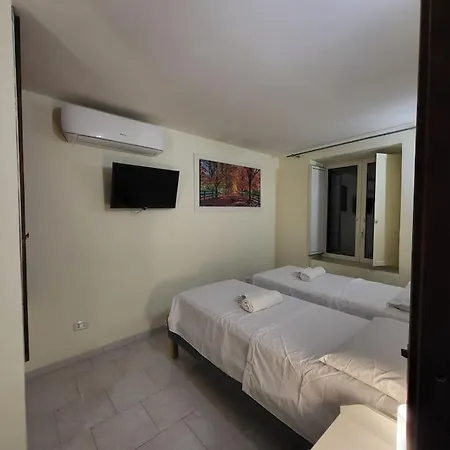 Santa Chiara Attic , 4 Floor No Elevator