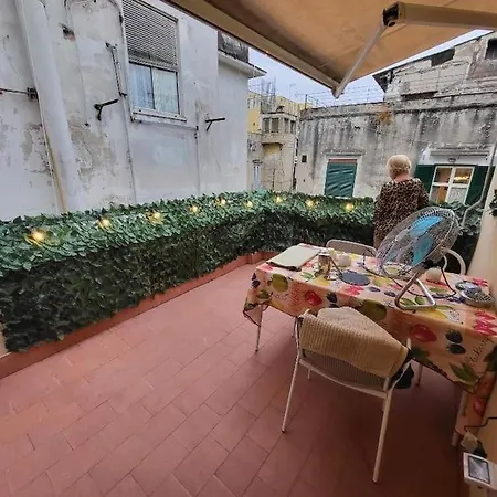 Santa Chiara Attic , 4 Floor No Elevator Lägenhet Neapel