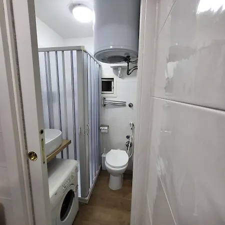 Santa Chiara Attic , 4 Floor No Elevator Appartement *